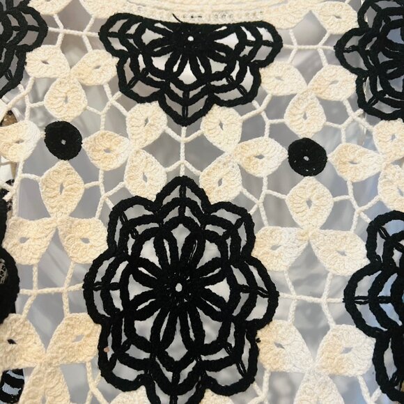Cloth By Design-Crocheted Black/Ivory Cut Out Flower Knit Bell Sleeve Sweater-XL - Picture 10 of 16
